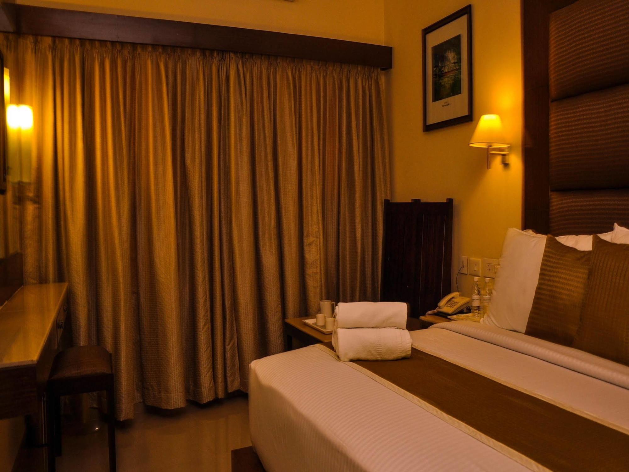 The Gopinivas Grand Hotell Kanyakumari Exteriör bild