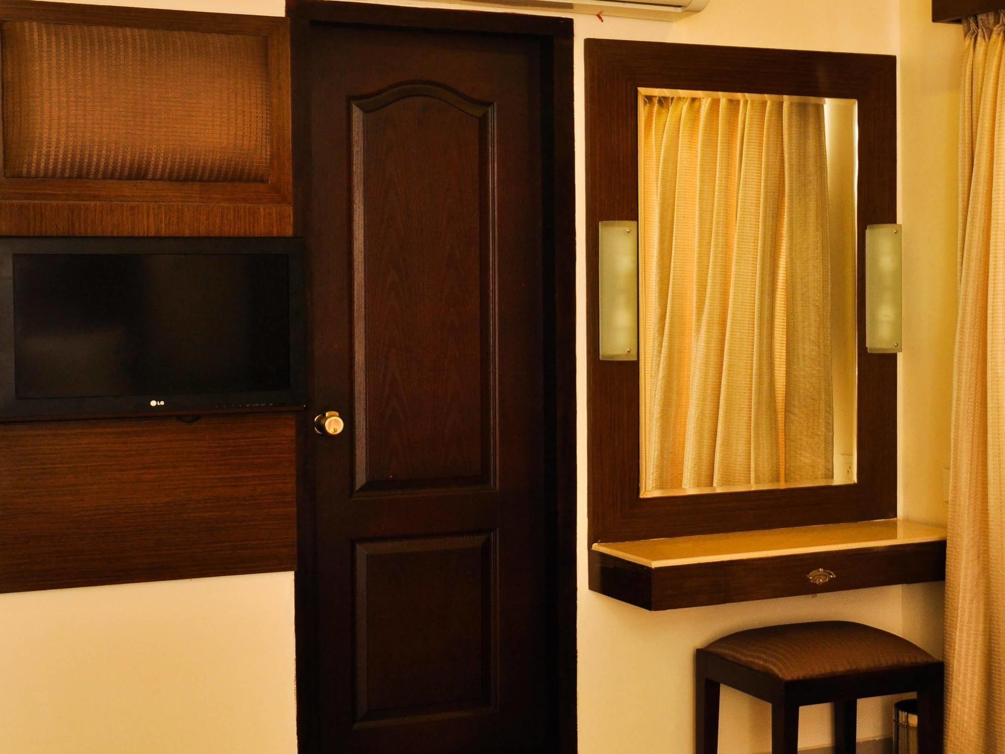 The Gopinivas Grand Hotell Kanyakumari Exteriör bild